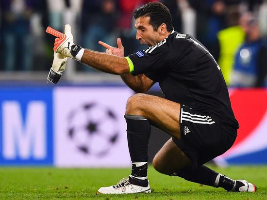 巴西女排五局鏖战3-2险胜日本 挺进世联赛决赛（巴西女排苦战五局3-2力克日本 晋级世联赛决赛）