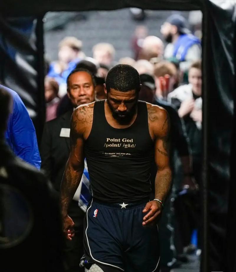 火箭哈登末节爆发连得15分（火箭哈登末节发力连砍15分）