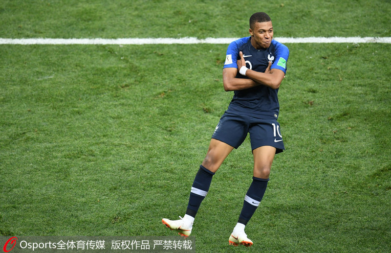 伤势已恢复95%，郑钦文回应复出时间，练左手发球？对自己太狠了（伤情恢复至95%，郑钦文透露回归时间，尝试左手发球？对自己真狠）