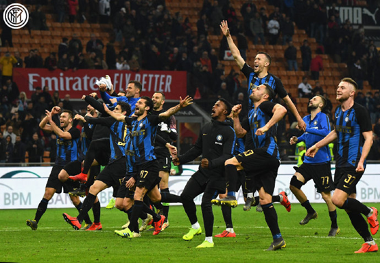 灰熊青年军崛起引发关注（灰熊新生代崛起备受瞩目）