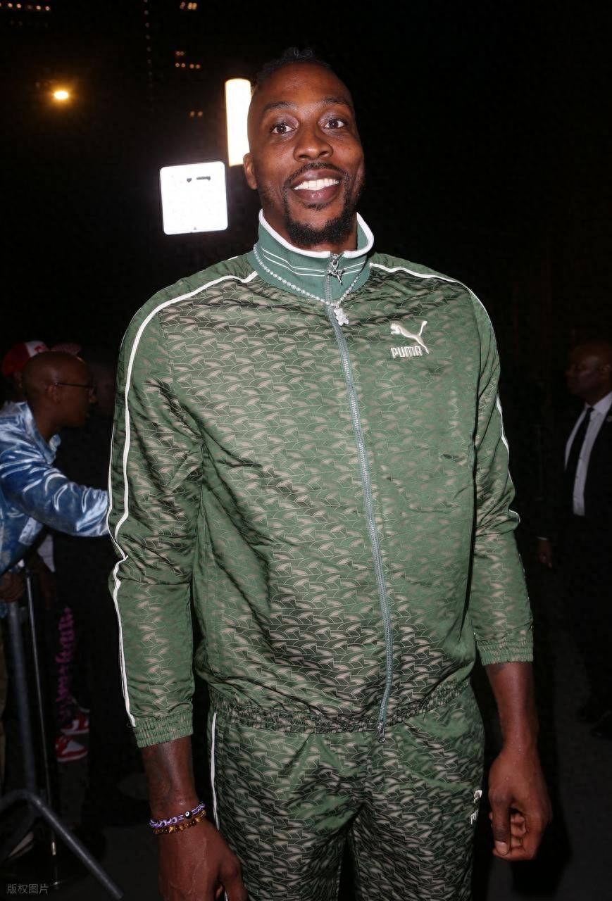 跟队记者：阿莱格里明确要求冬窗买前锋；米兰没考虑齐尔克泽（随队记者：阿莱格里要求冬窗引进前锋，米兰暂未考虑齐尔克泽）